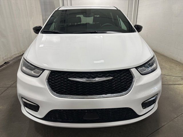 2025 Chrysler Pacifica photo 2