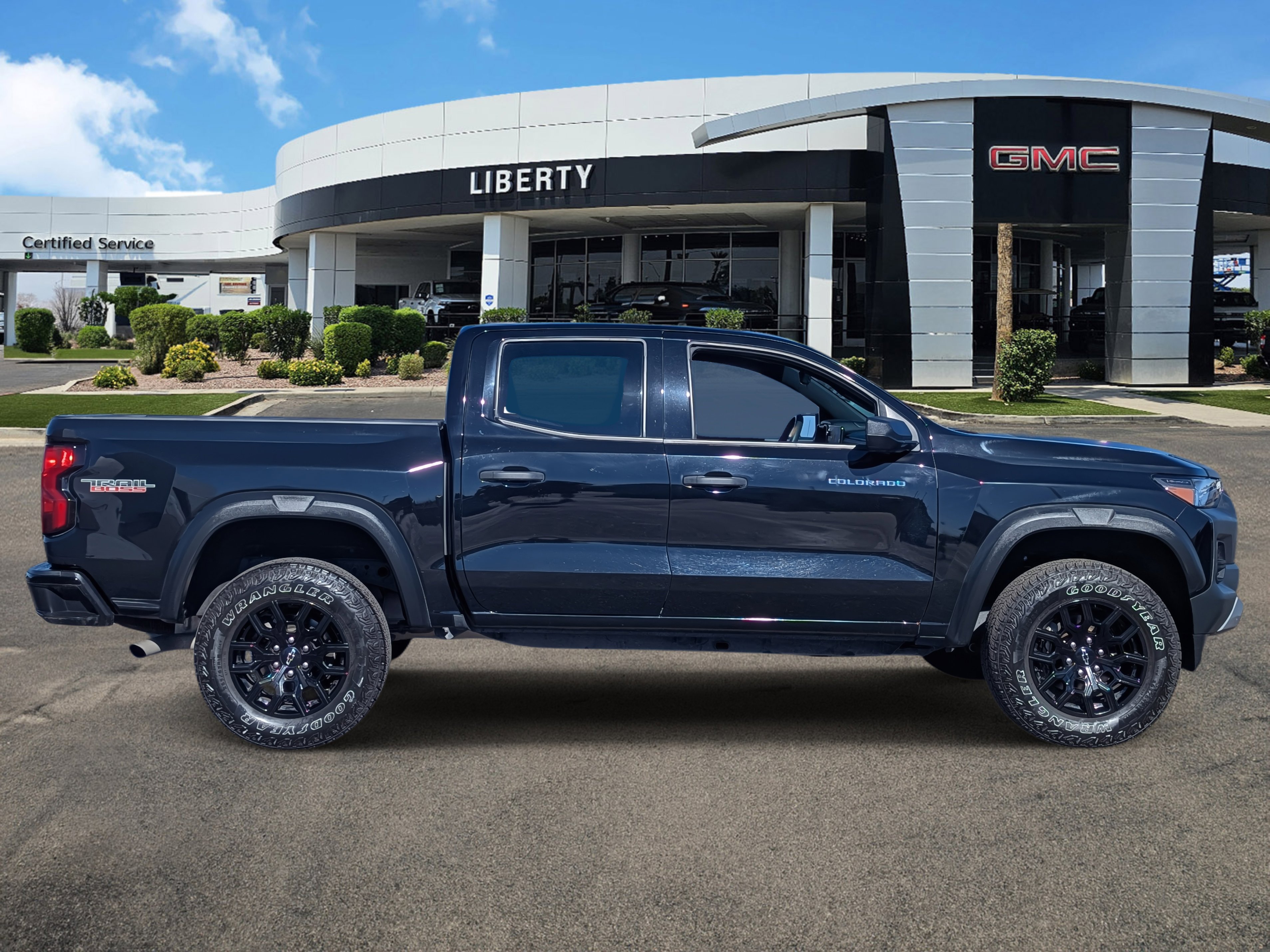 2023 Chevrolet Colorado Trail Boss photo 2