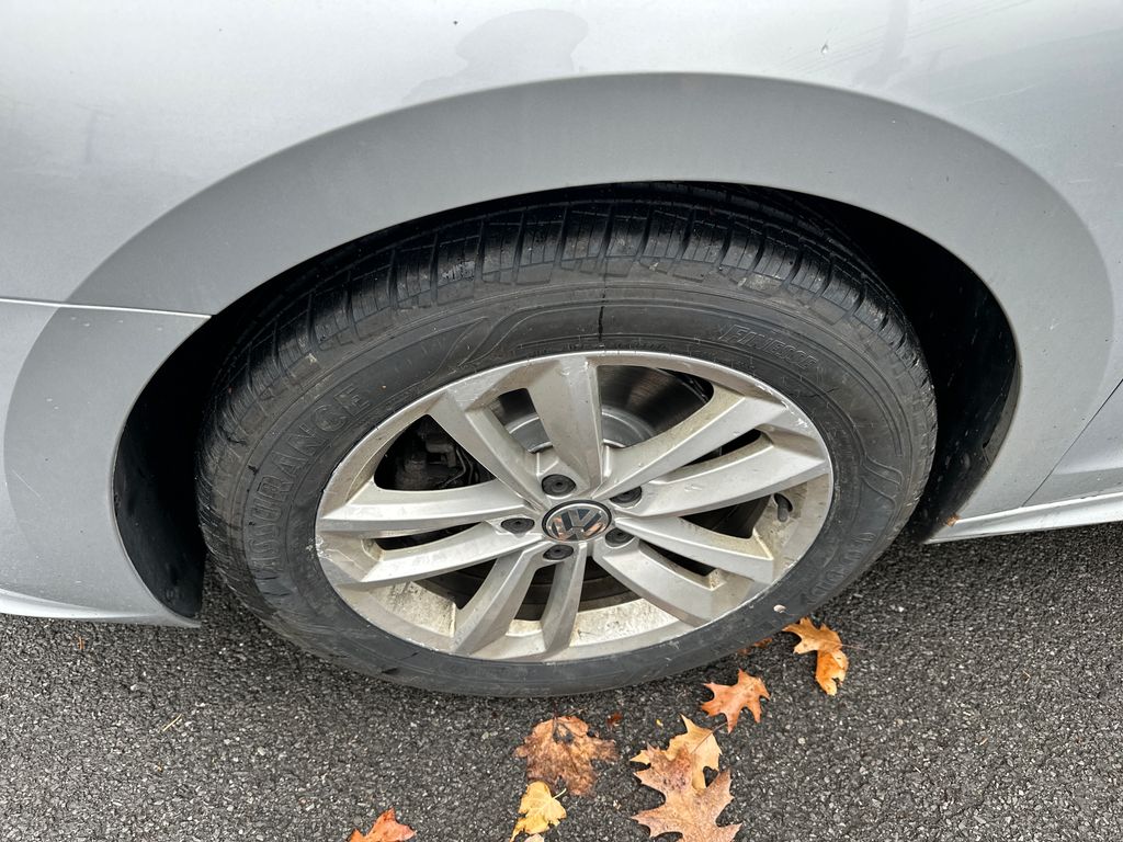 2020 Volkswagen Passat 2.0T S photo 2