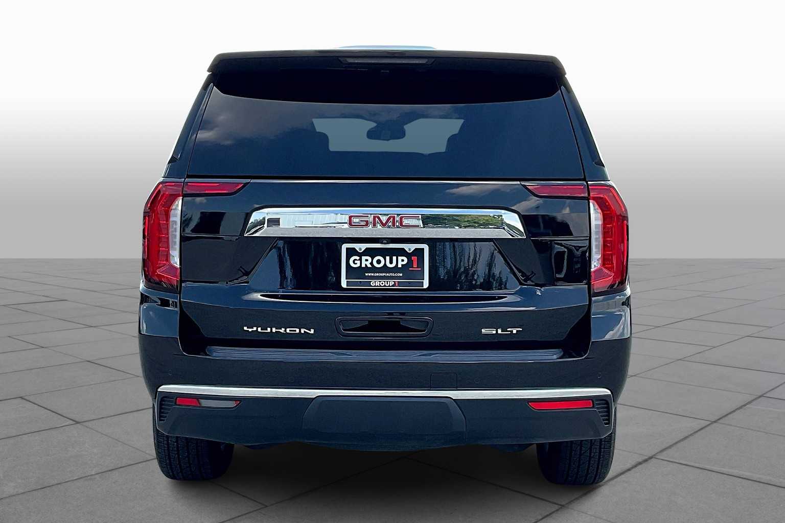 2023 Gmc Yukon SLT photo 2