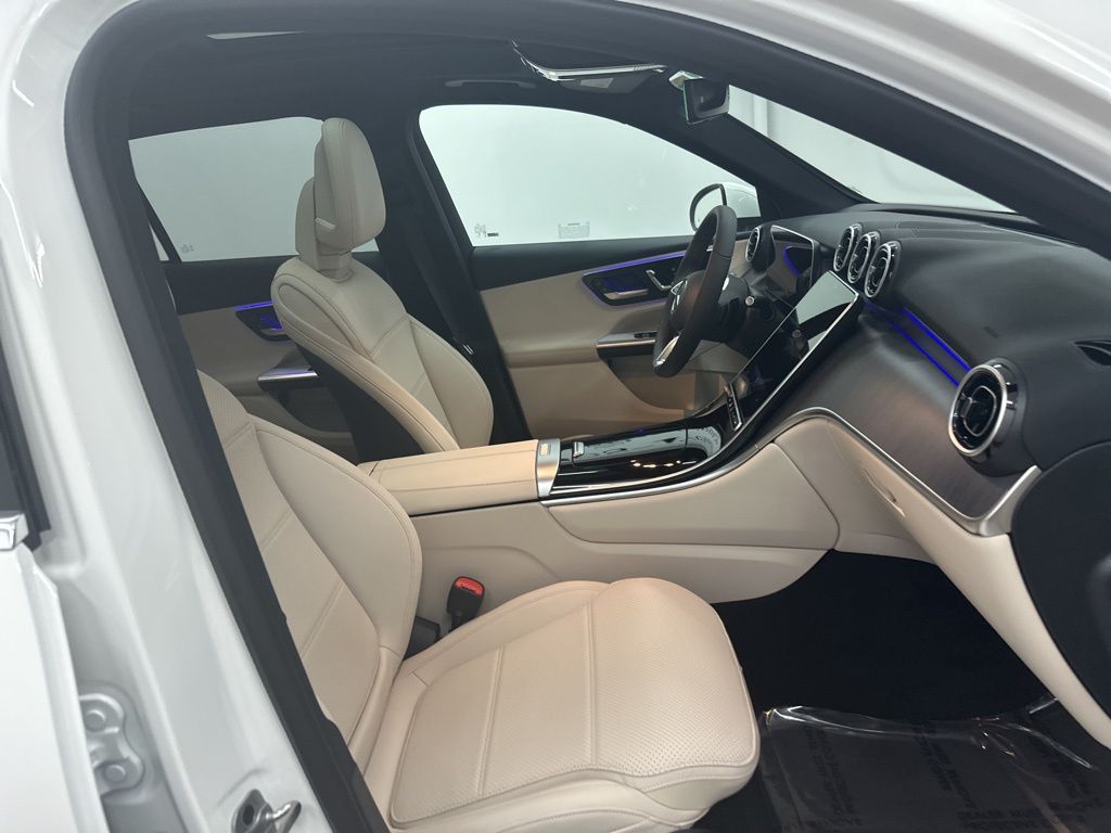 2026 Mercedes Benz GLC 300 photo 22
