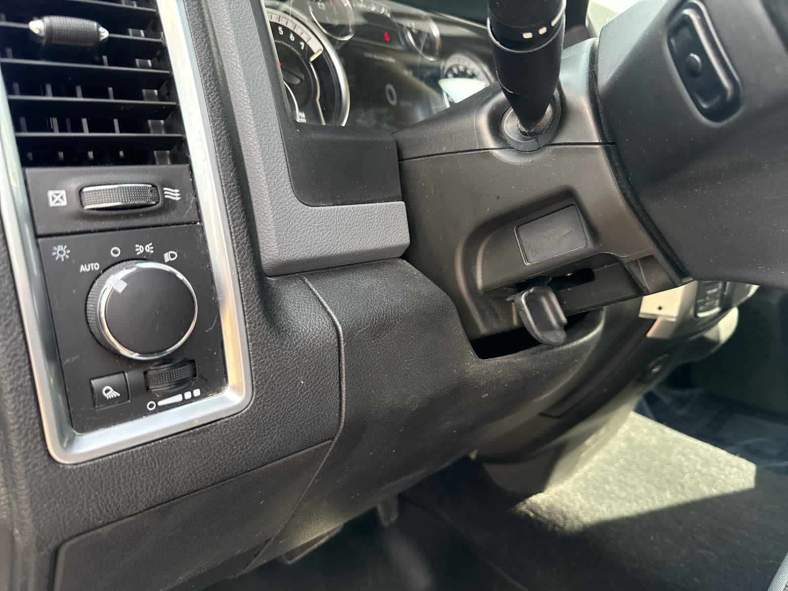 2019 Ram 1500 Classic SLT photo 19