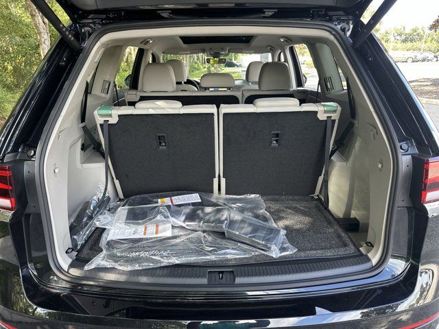 2026 Volkswagen Atlas SEL Premium R-Line photo 15