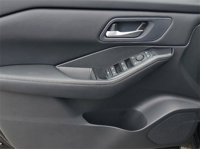 2025 Nissan Rogue SV photo 4