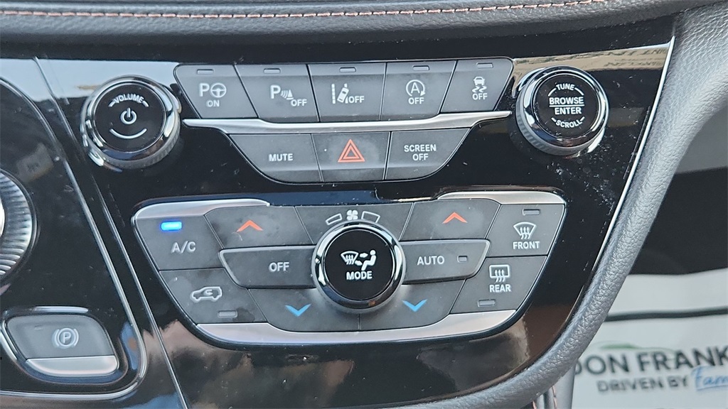 2024 Chrysler Pacifica Pinnacle photo 22