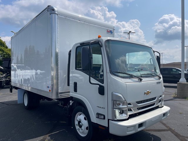 2024 Chevrolet Silverado 4500HD photo 2