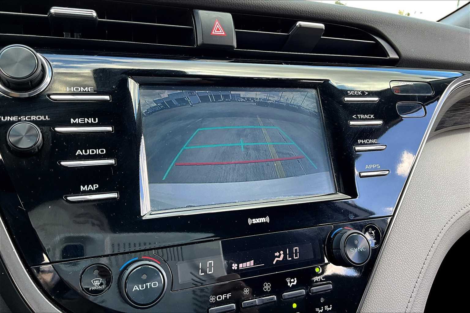 2020 Toyota Camry Hybrid LE photo 22
