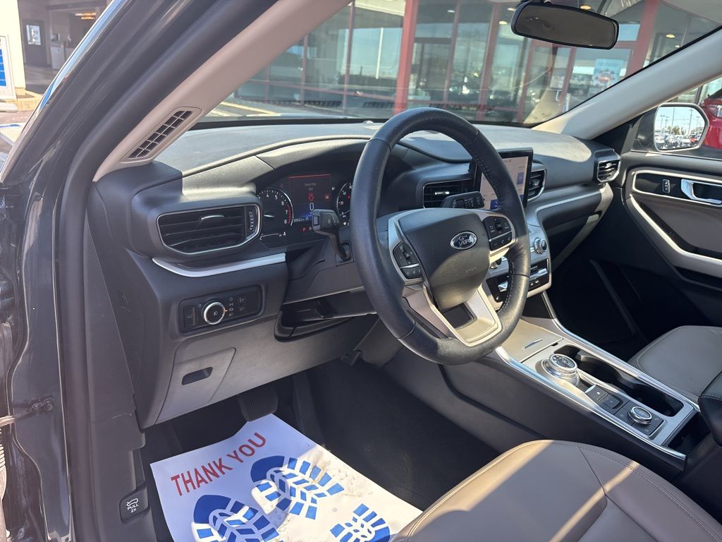 2023 Ford Explorer XLT photo 22