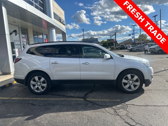2016 Chevrolet Traverse 1LT photo 3