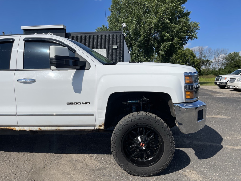 2015 Chevrolet Silverado 2500HD LTZ photo 2