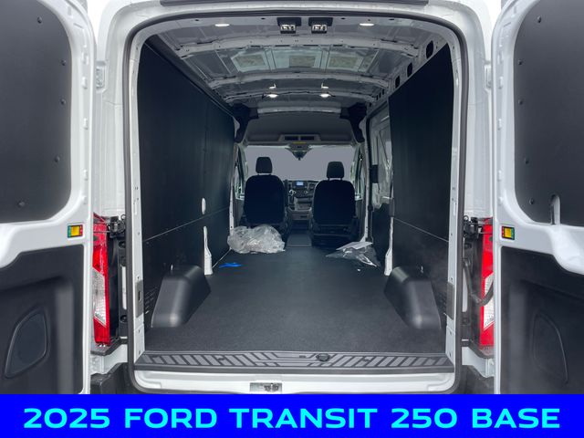 2025 Ford Transit photo 4