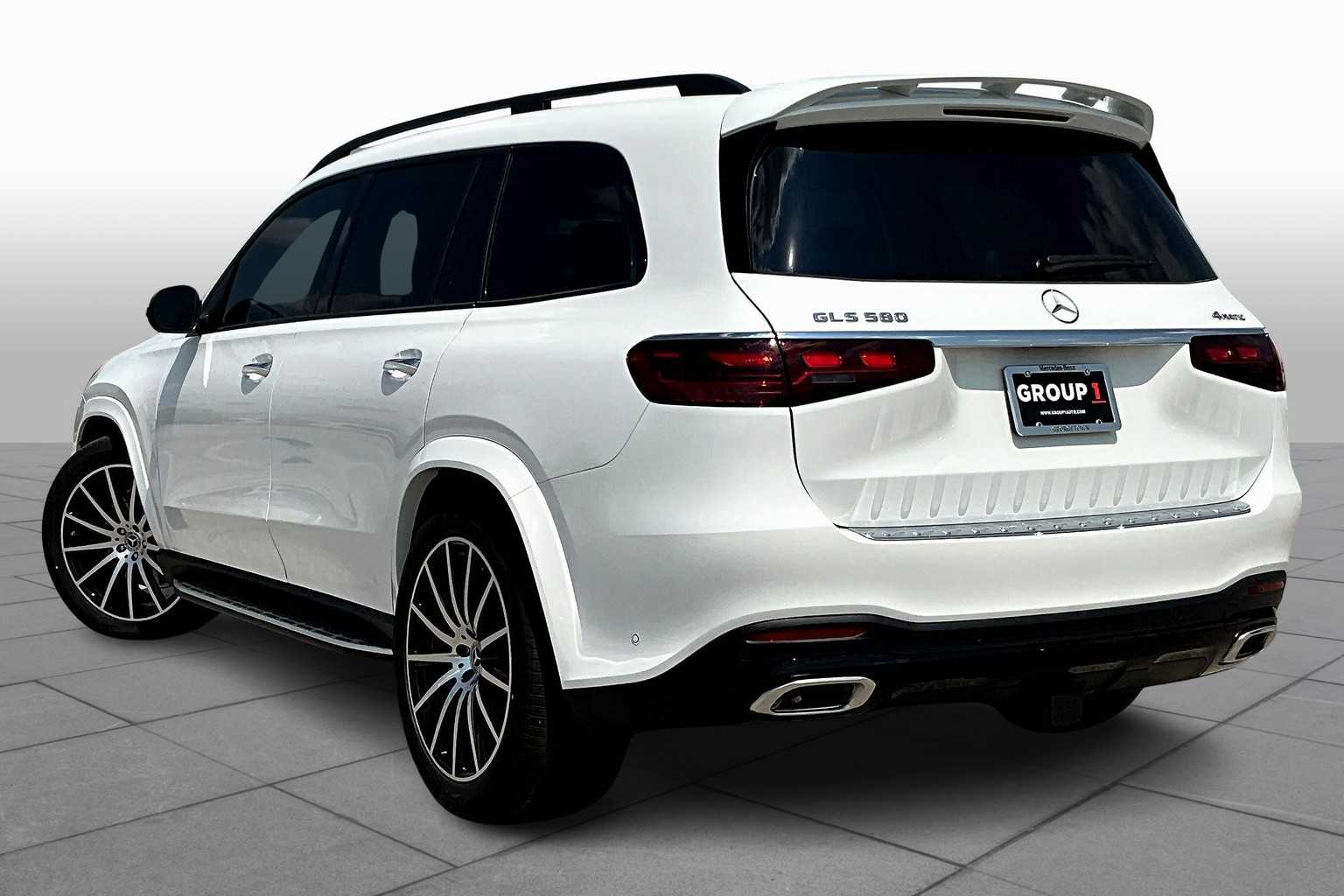 2026 Mercedes Benz GLS 580 4MATIC photo 3