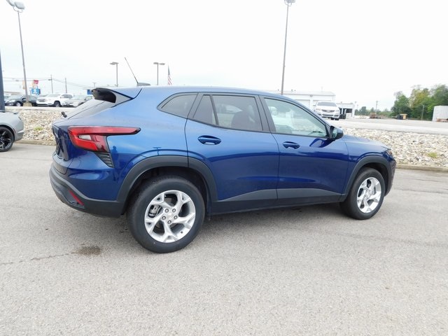 2024 Chevrolet Trax LS photo 3