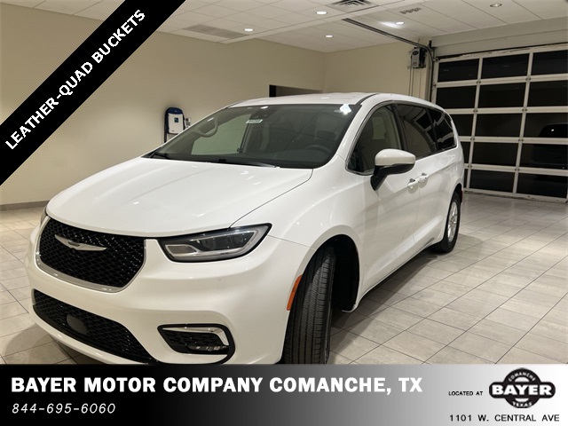 2023 Chrysler Pacifica Touring L's photo