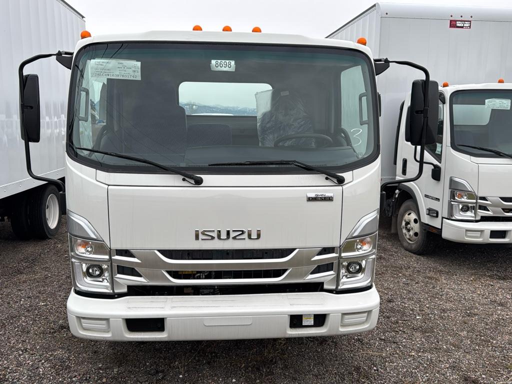 2024 Isuzu NPR HD's photo