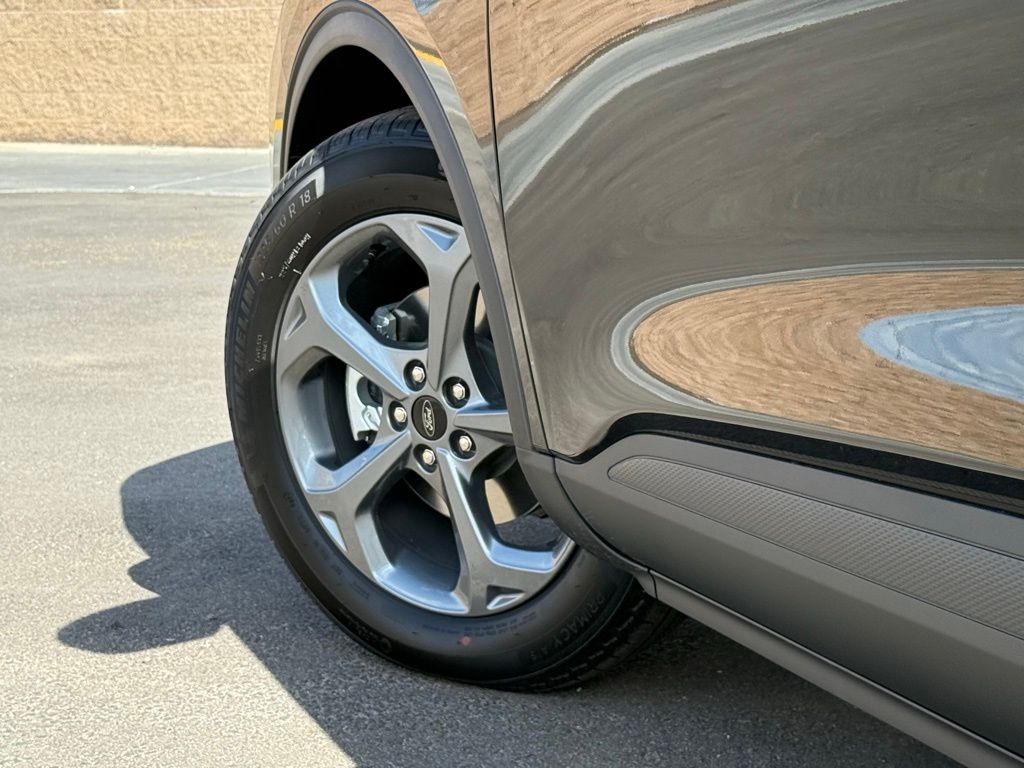 2025 Ford Escape ST-Line photo 16