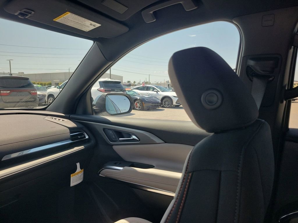 2025 Chevrolet Traverse photo 10