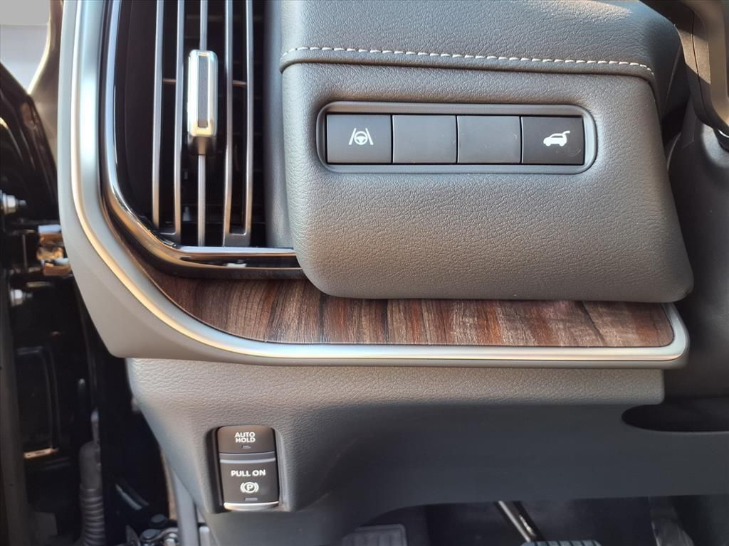 2026 Nissan Armada Platinum photo 10