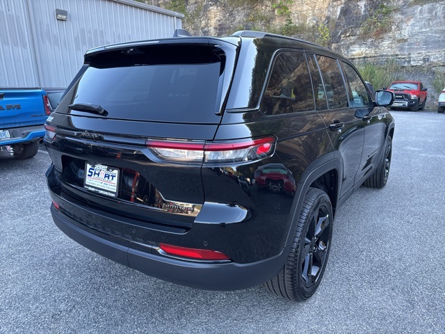 2025 Jeep Grand Cherokee Limited photo 2