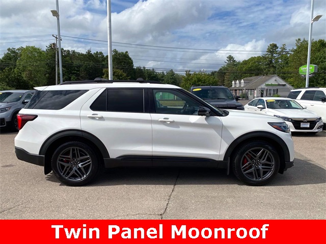 2025 Ford Explorer ST photo 2