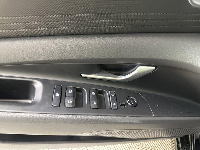 2025 Hyundai Elantra SE photo 9
