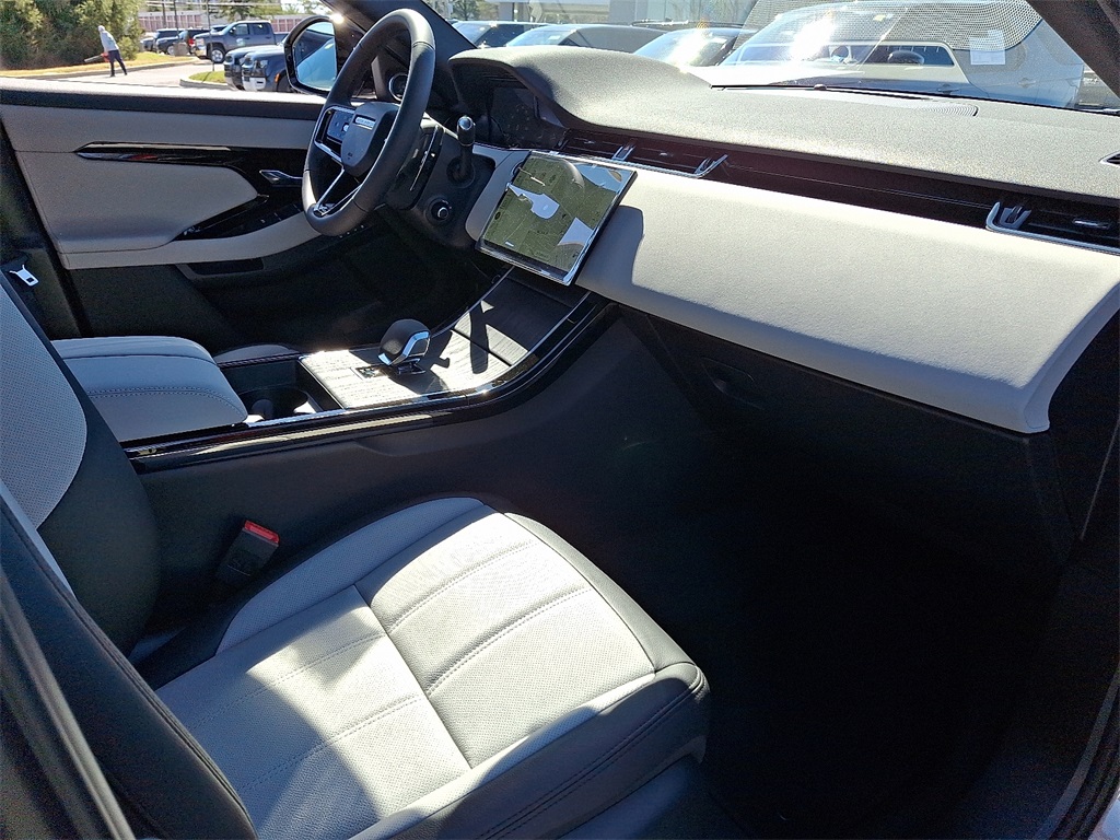 2026 Land Rover Range Rover Evoque Dynamic SE photo 4