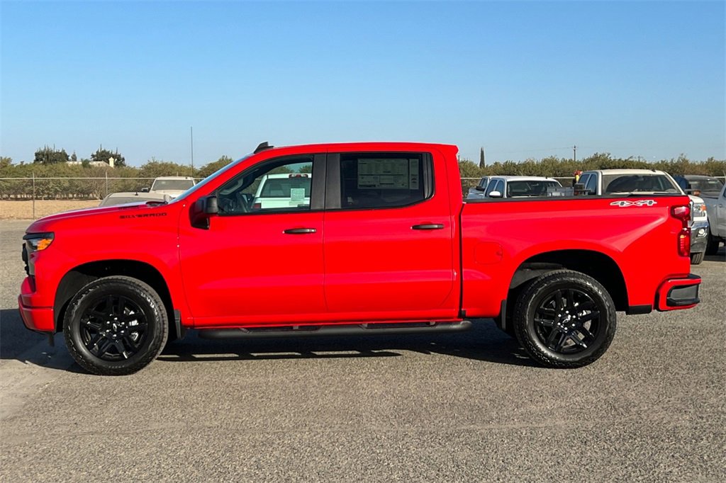 2025 Chevrolet Silverado 1500 Custom photo 3