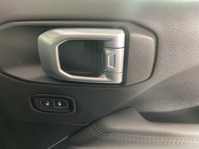 2021 Jeep Wrangler Unlimited Sahara Altitude photo 9