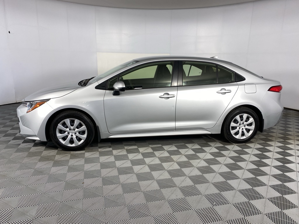 2022 Toyota Corolla LE photo 14
