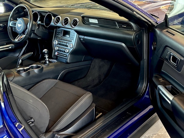 2015 Ford Mustang V6 Convertible photo 28