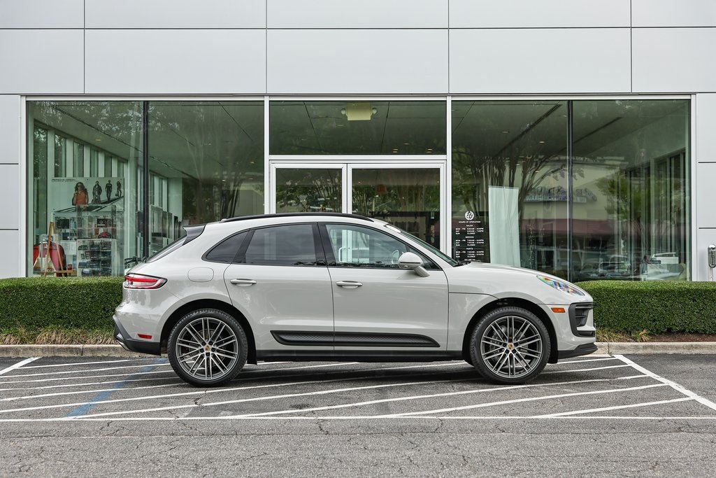 2025 Porsche Macan T photo 8