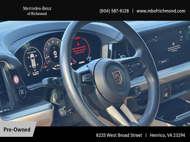 2024 Porsche Cayenne Base photo 3