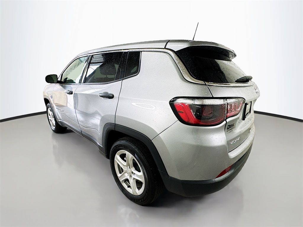 2024 Jeep Compass Sport photo 2
