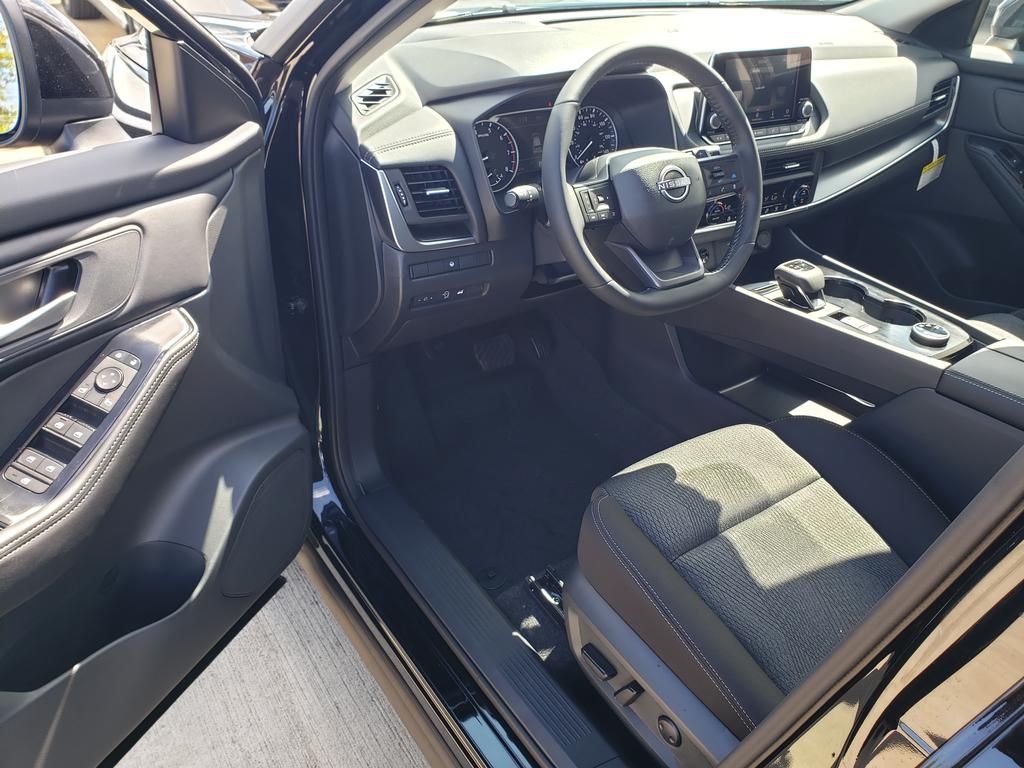 2026 Nissan Rogue SV photo 6