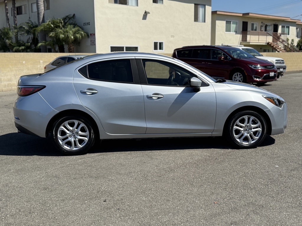 2017 Toyota Yaris iA Base photo 14