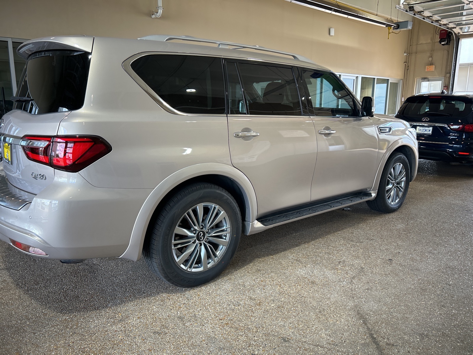 2021 Infiniti QX80 Luxe photo 32