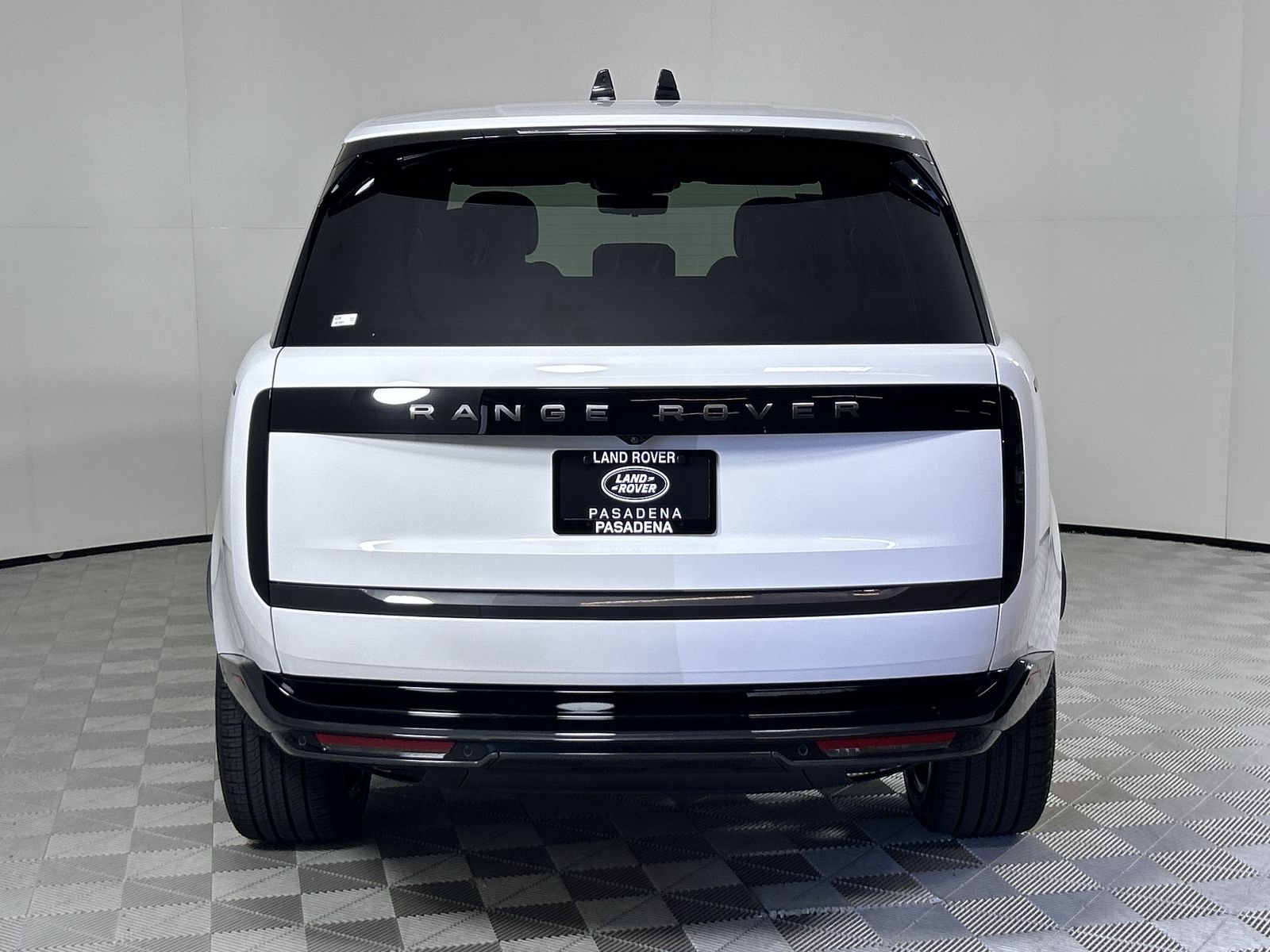 2025 Land Rover Range Rover SE photo 4