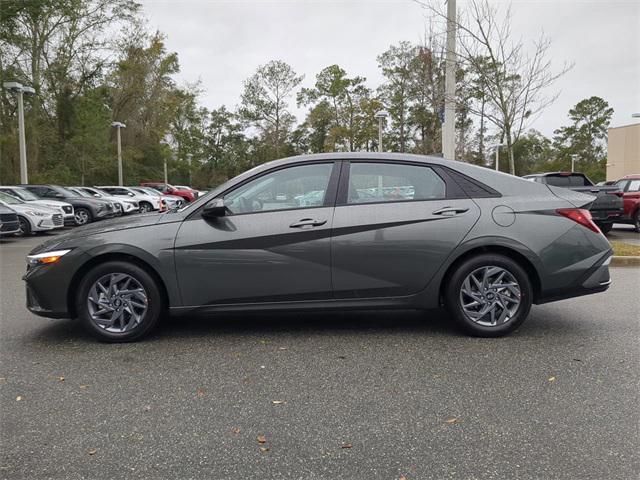2025 Hyundai Elantra SEL Sport photo 8