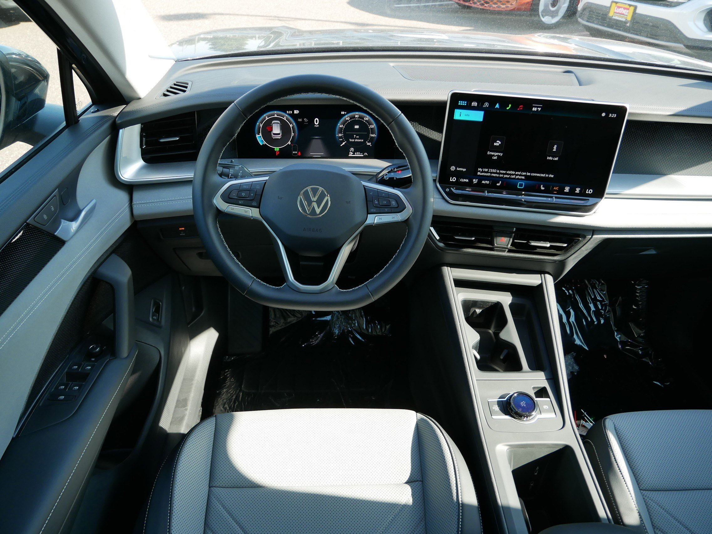 2025 Volkswagen Tiguan SE photo 2