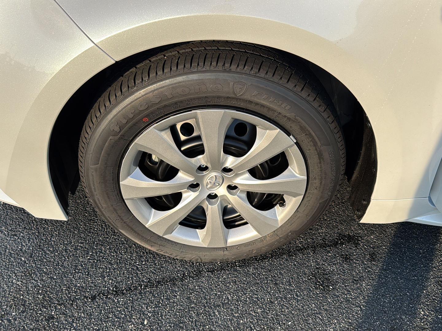 2025 Toyota Corolla LE photo 25