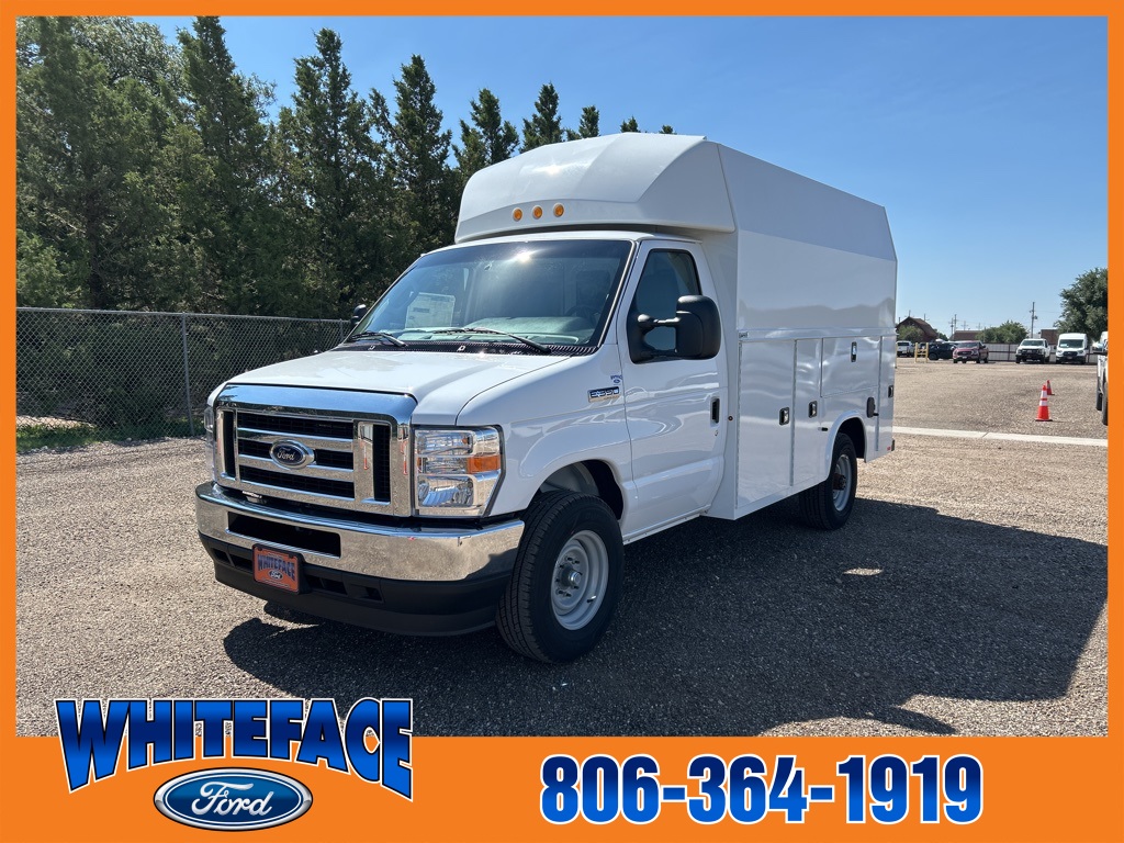 2025 Ford E-Series Cutaway Base's photo