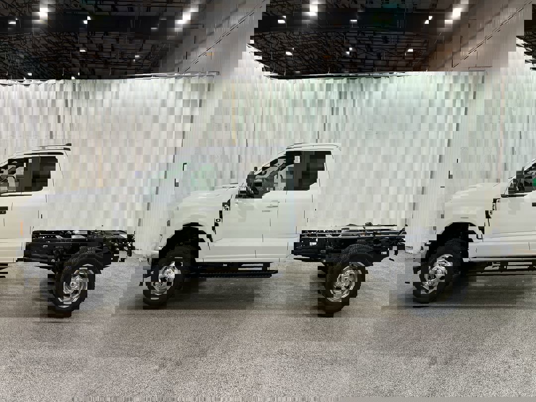 New 2025 OXFORD WHITE Ford XL image 6