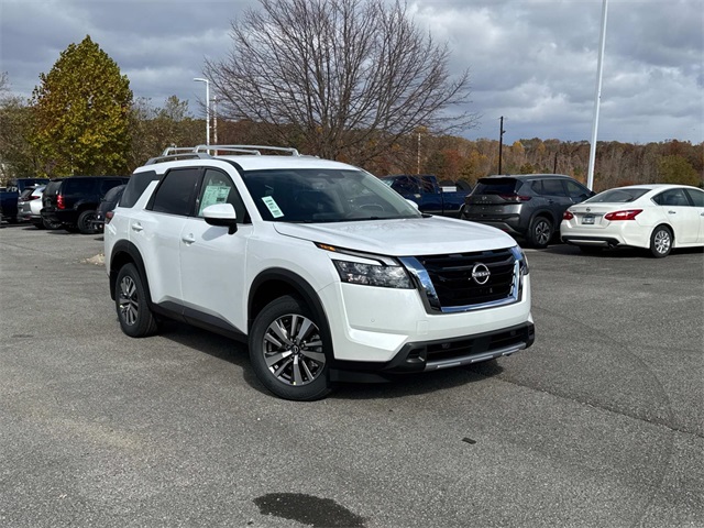 2025 Nissan Pathfinder SL photo 2