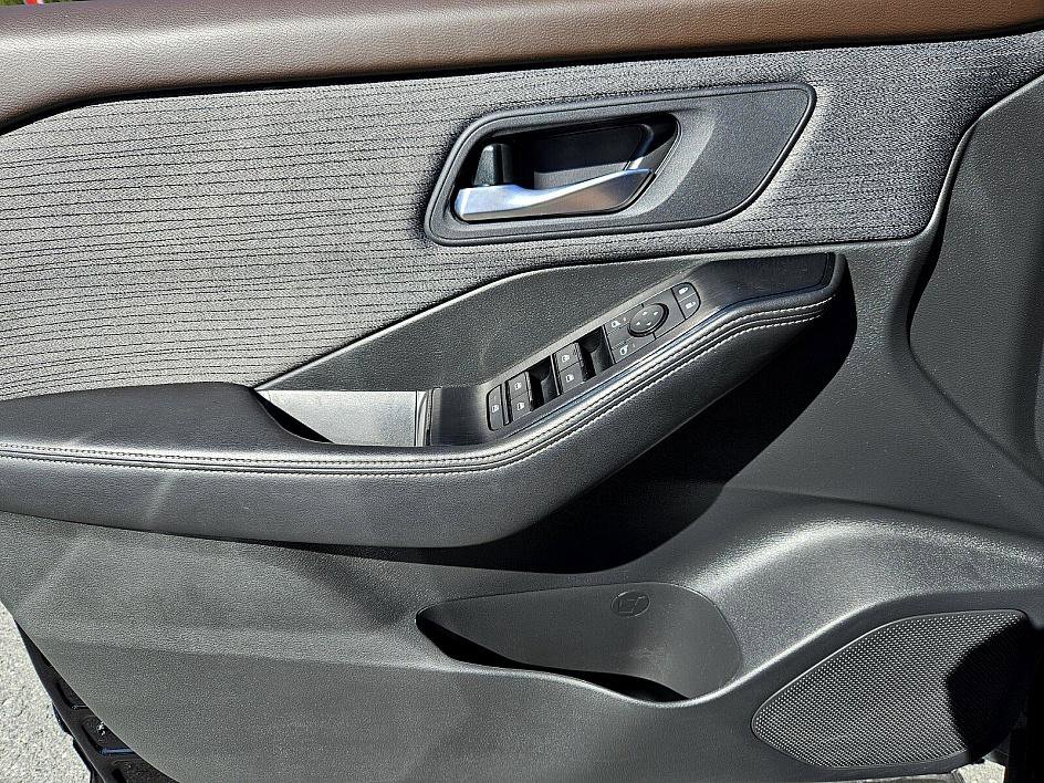 2023 Nissan Rogue SV photo 27