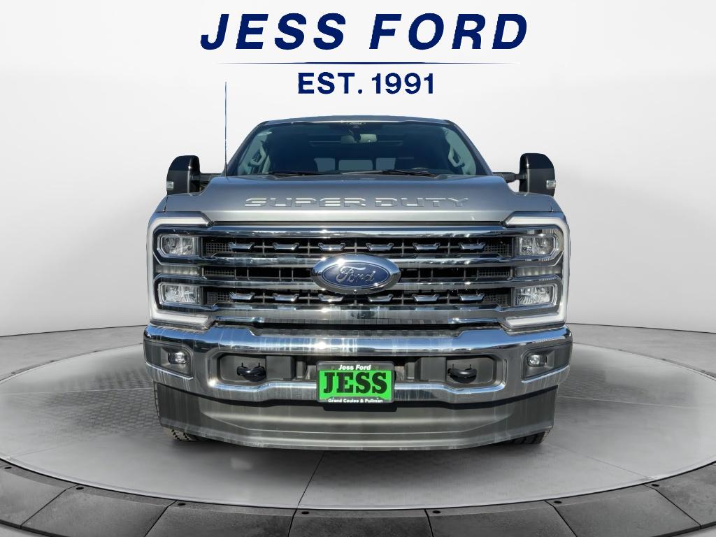 2024 Ford F-350 Lariat photo 2