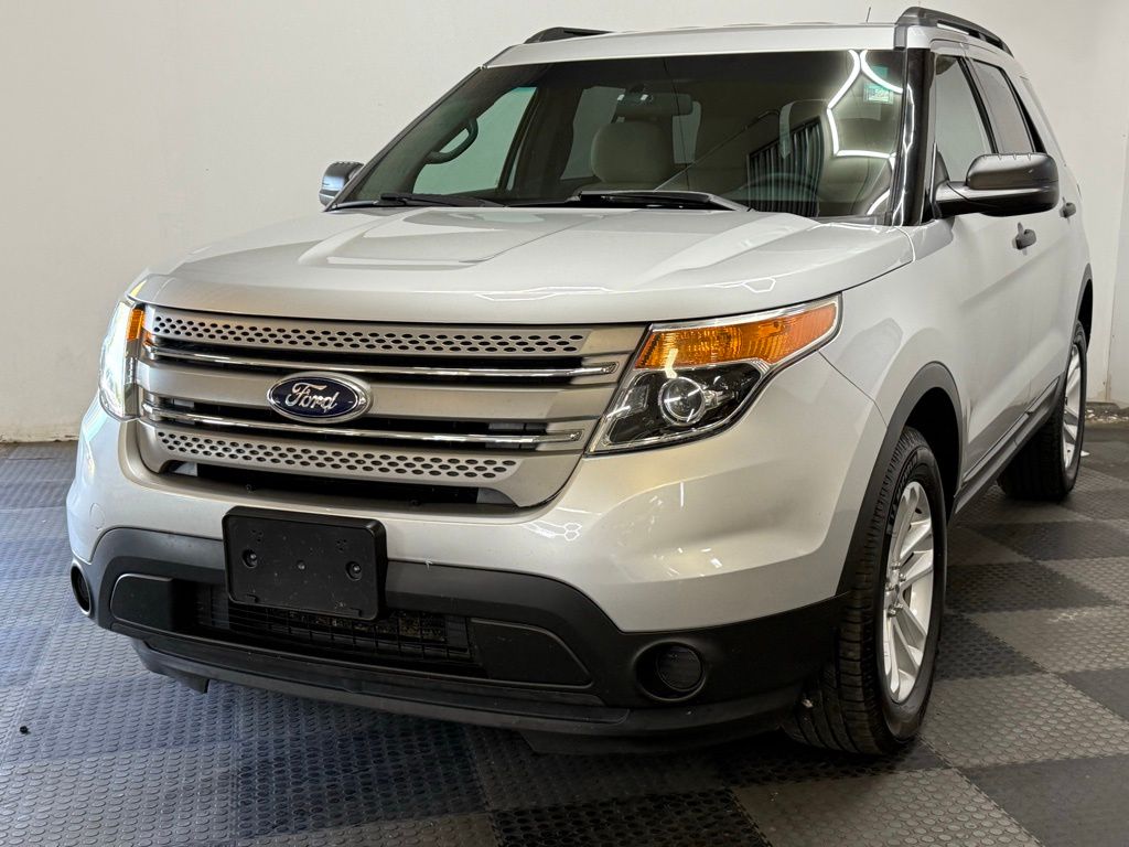 2015 Ford Explorer Base photo 3