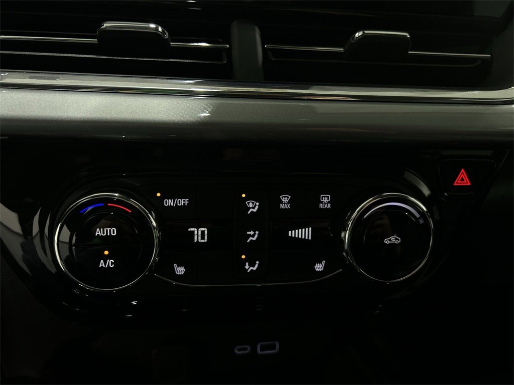 2025 Chevrolet Trax LT photo 15