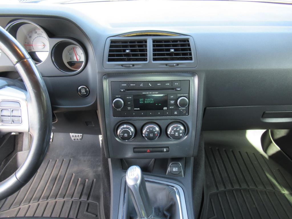 2014 Dodge Challenger R/T photo 18