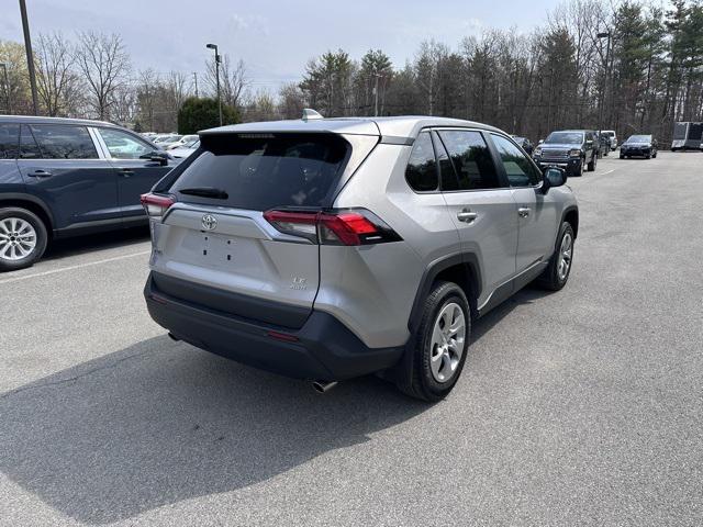 2022 Toyota RAV4 LE photo 3