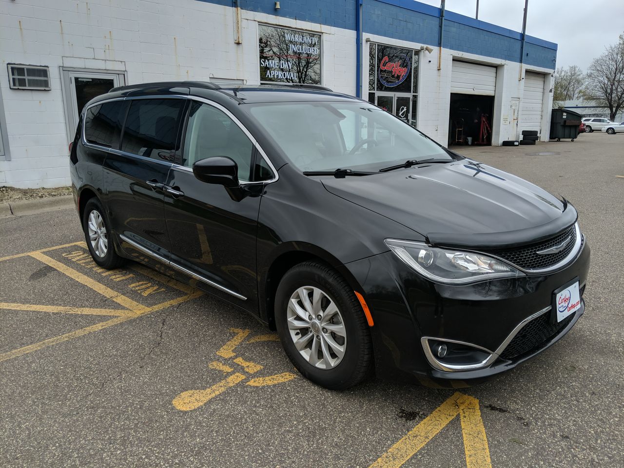 2017 Chrysler Pacifica Touring-L's photo